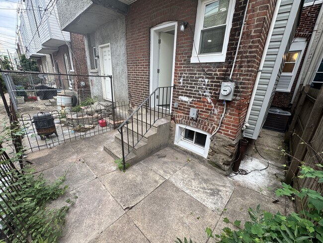 Building Photo - 3230 N Newkirk St