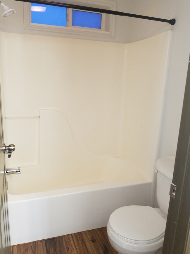 Building Photo - Great 2 bedroom, 1.5 bath townhome found a...