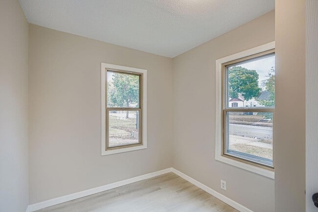 Building Photo - 4643 Emerson Ave N