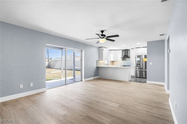 Building Photo - 527 SE 6th Ave