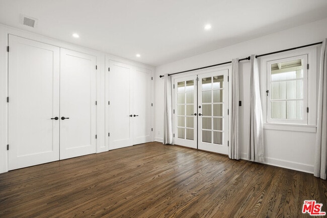 Building Photo - 451 Westmount Dr