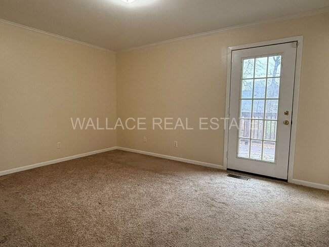 Building Photo - 4 BEDROOM, 3.5 BATHROOM HOME IN BEXHILL!