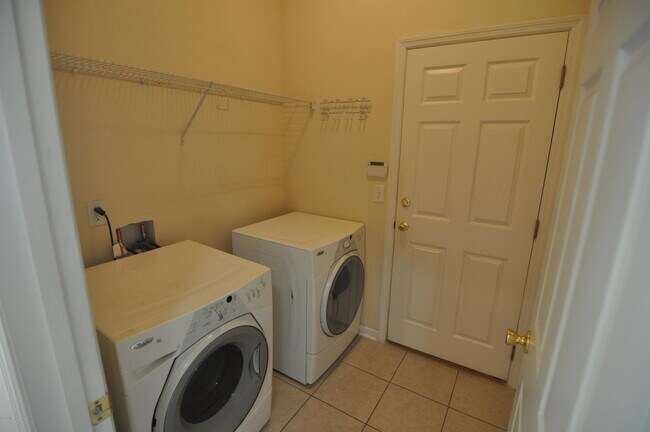Building Photo - 1637 Hammock Grove Ln