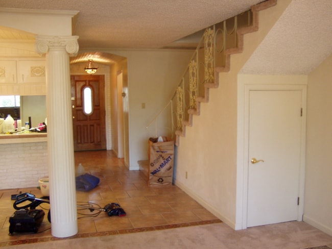 Building Photo - 6016 S Land Park Dr