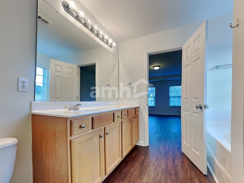 Building Photo - 10524 Dominion Village Dr