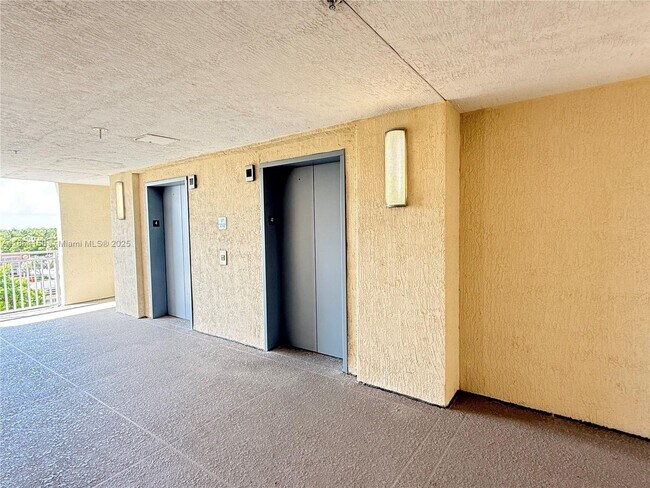 Building Photo - 7275 SW 90th Way