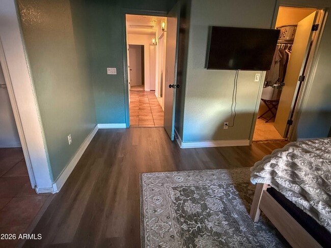 Building Photo - 6906 W Phelps Rd