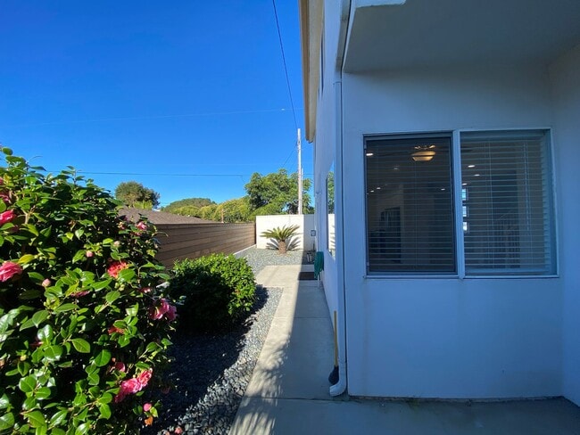 Building Photo - Beautiful Remodeled Home in Carlsbad Village!