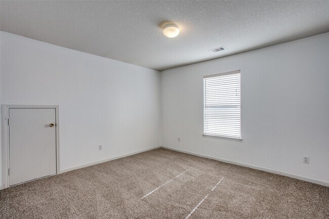 Building Photo - 9907 Valance Way