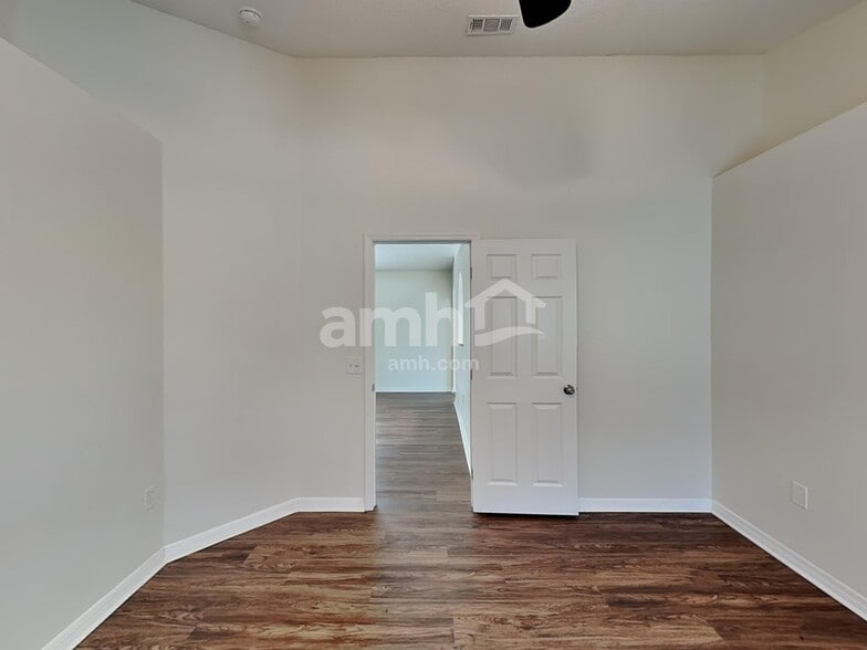 Building Photo - 7740 Harbor Lake Dr