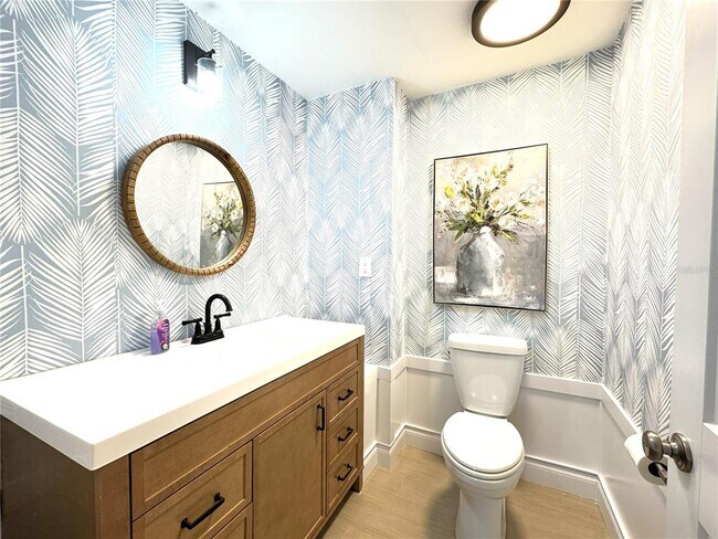 Building Photo - 1004 SE 5th Ave