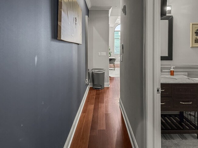 Building Photo - 1421 N 5th St