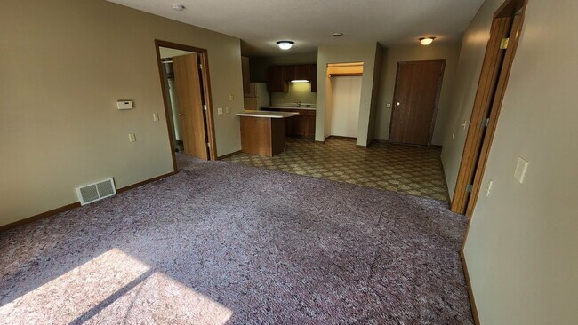 Building Photo - 2 Bedroom, 1.5 Bathroom Apartment In Secur...