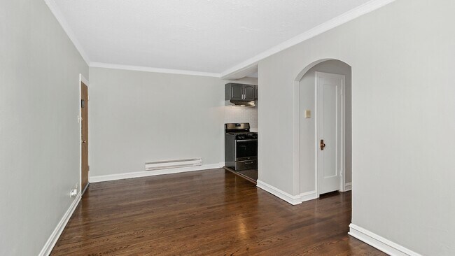 Building Photo - 846 W Ainslie St