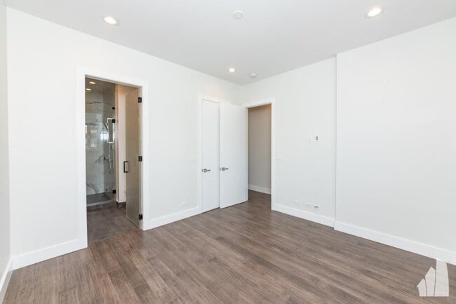 Building Photo - 3 bedroom in Chicago IL 60642