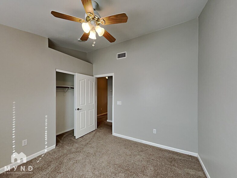 Building Photo - 7369 S Pacific Willow Dr