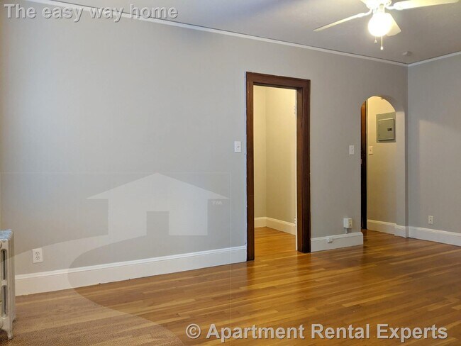 Building Photo - 119 College Ave