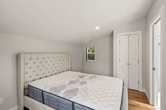 Building Photo - Charming 4-Bedroom Ashland Home with ADU, ...