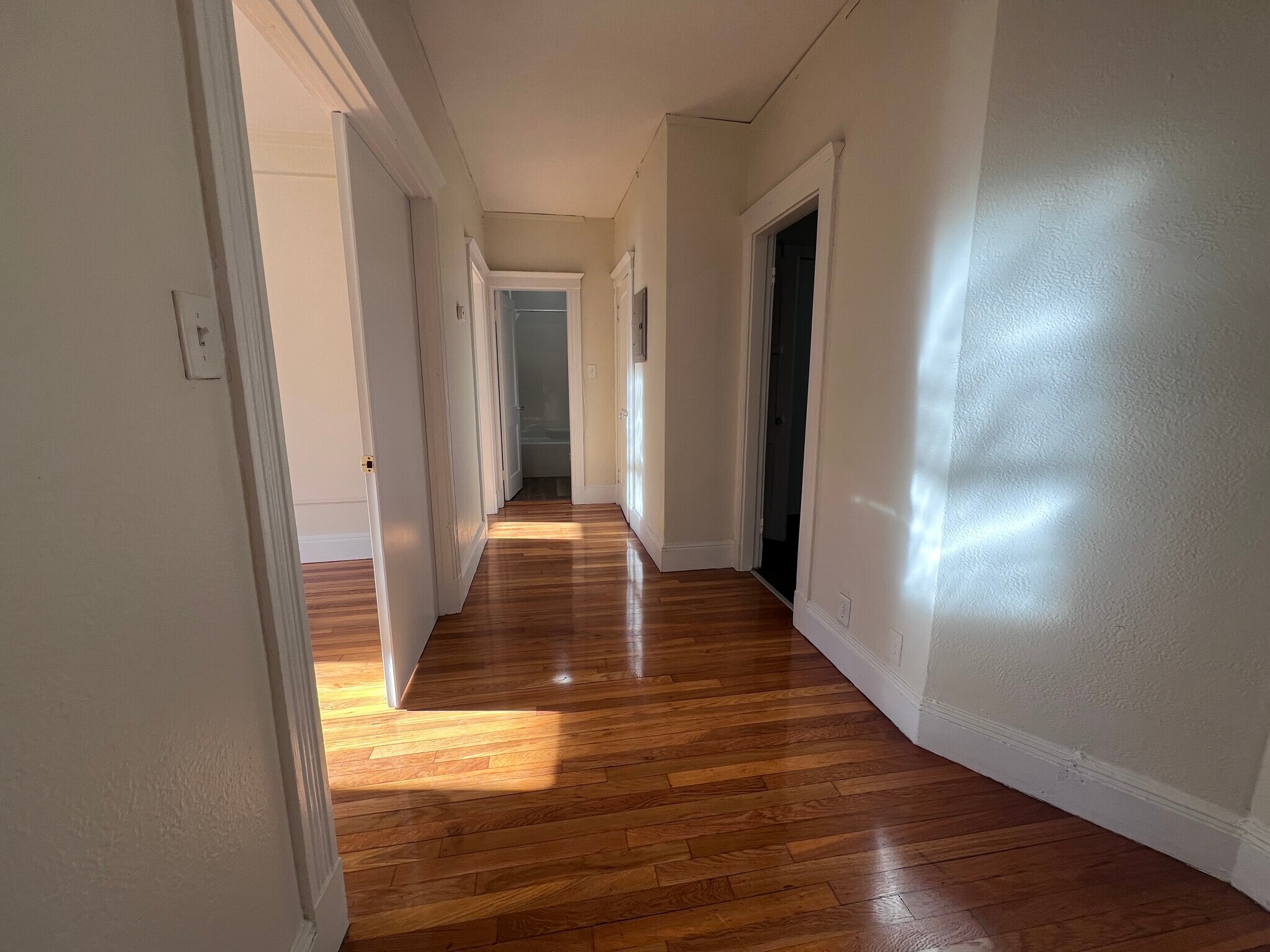 Building Photo - 200 Kelton St