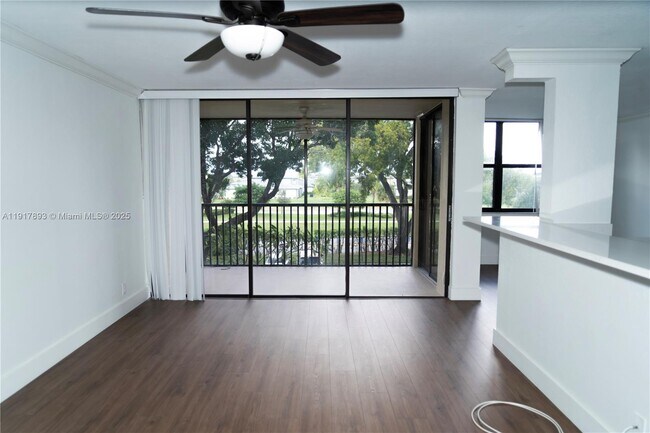 Building Photo - 105 Lake Emerald Dr