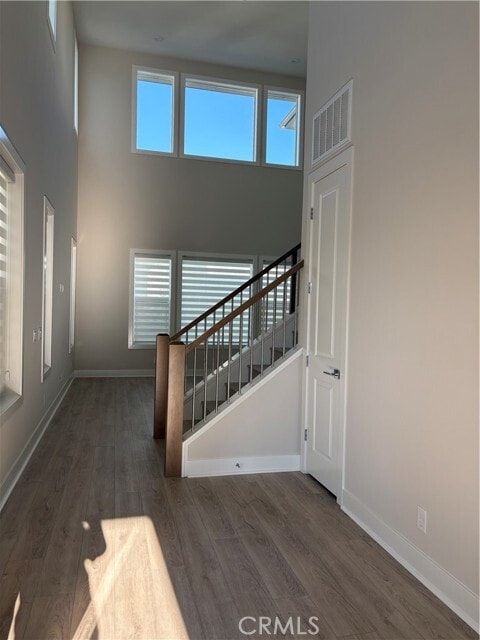 Building Photo - 160 Longden