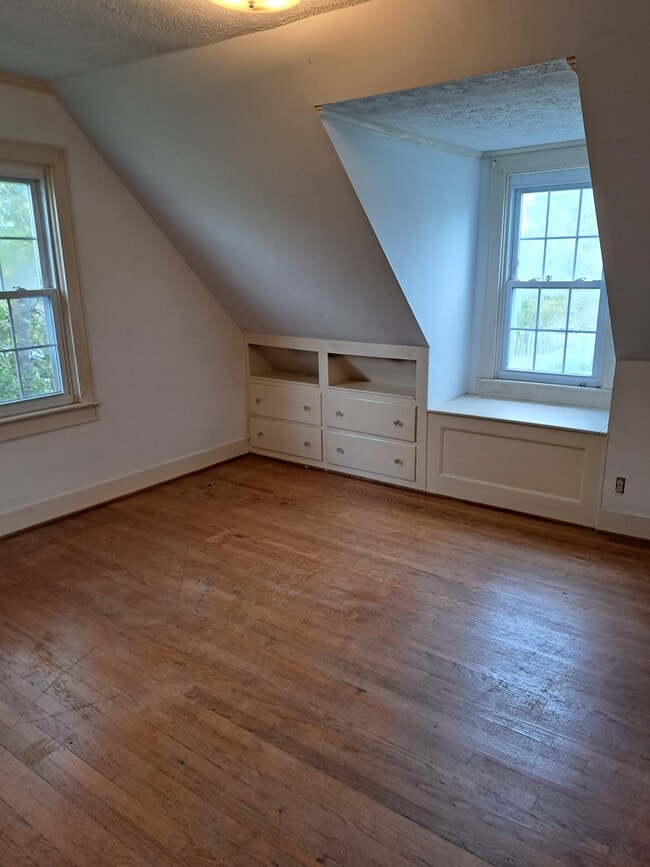 Building Photo - 66 Davis Ave