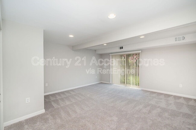 Building Photo - 5249 Spring Branch Blvd
