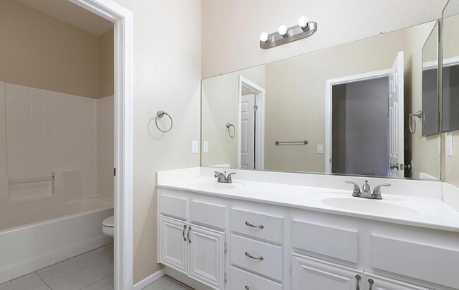 Building Photo - 6313 Avenida De Las Vistas