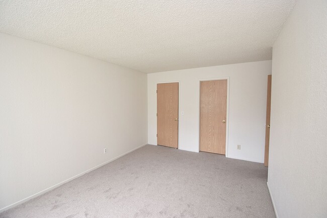 Building Photo - Cozy 2 Bedroom