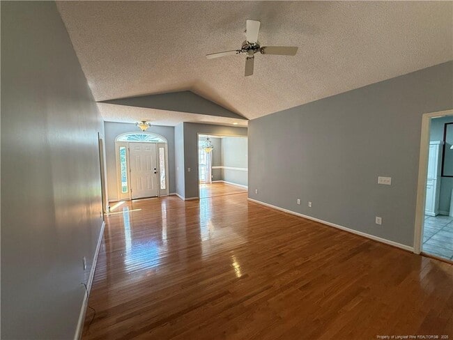 Building Photo - 995 Greenbriar Dr