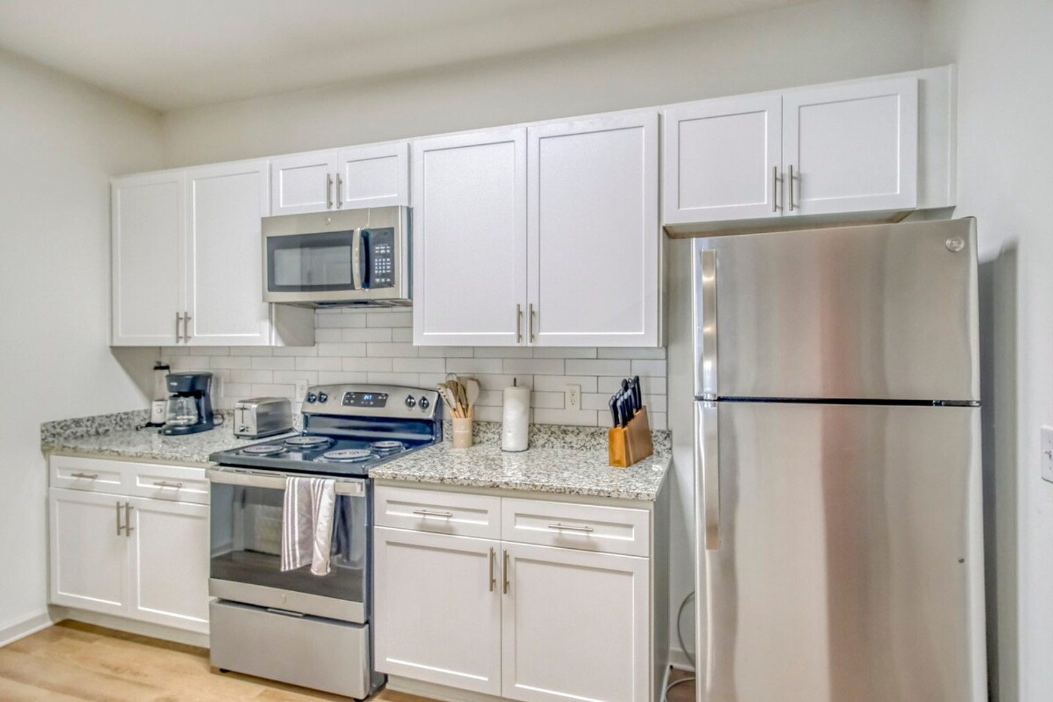 Building Photo - 8242 Windsor Hill Blvd