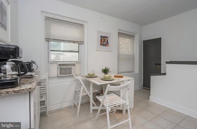 Building Photo - 1413 Lombard St