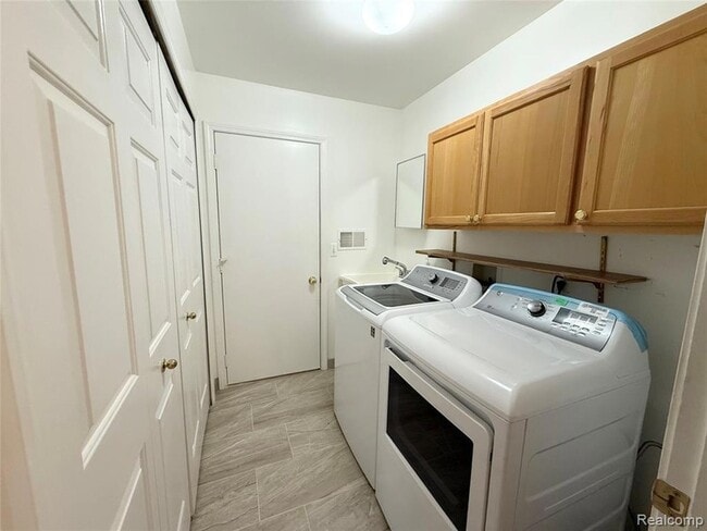 Building Photo - 28975 Hearthstone Dr