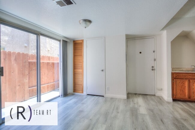 Building Photo - A Spacious Condo with a Quiet Community