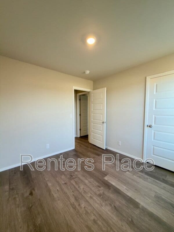 Building Photo - 2103 S Lakin Ln