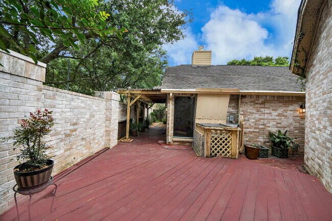 Building Photo - Freshly Remodeled Sugar Land Home with a Garden That Came Ready to Show Off
