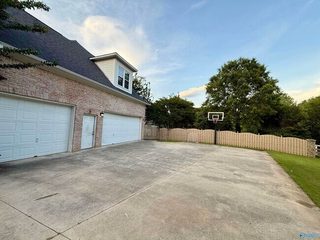 Building Photo - 2704 Hampton Cove Way SE