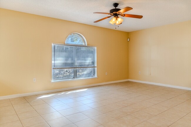 Building Photo - Spacious 4-Bed Groveland Home with Attached Garage, Central Air, and Private Patio