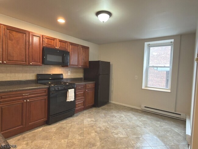 Building Photo - 39 Glenridge Ave