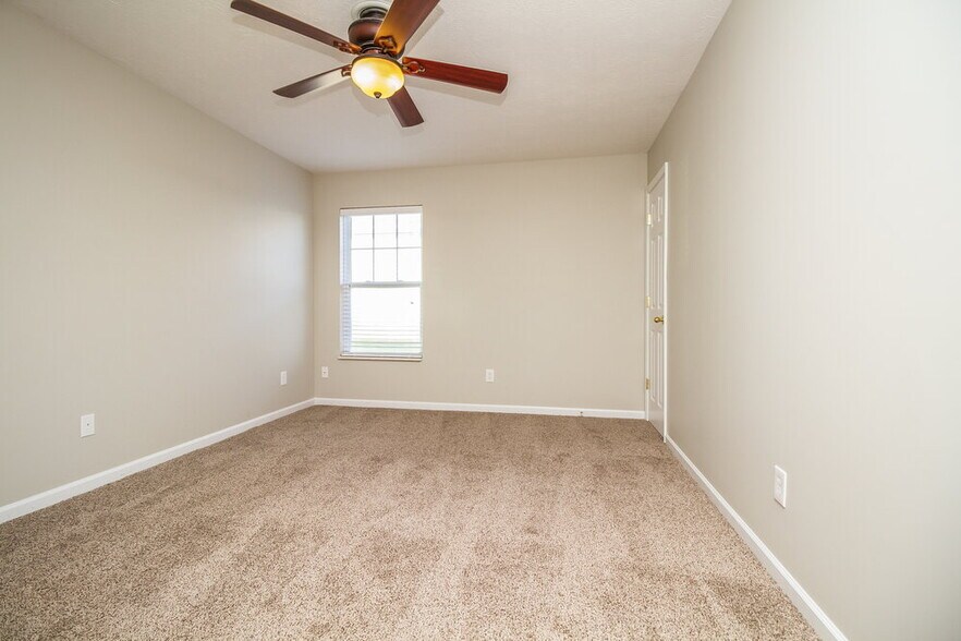 Building Photo - 902 Grand Oak Dr