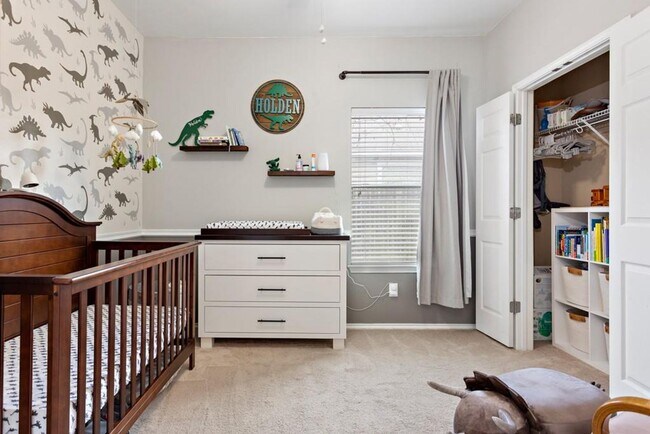 Building Photo - Open Floorpan is Move in Ready just for yo...