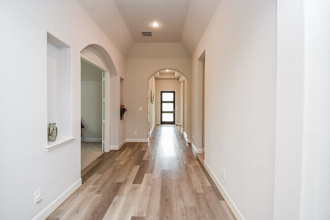 Building Photo - 28903 Creekside Bend Dr