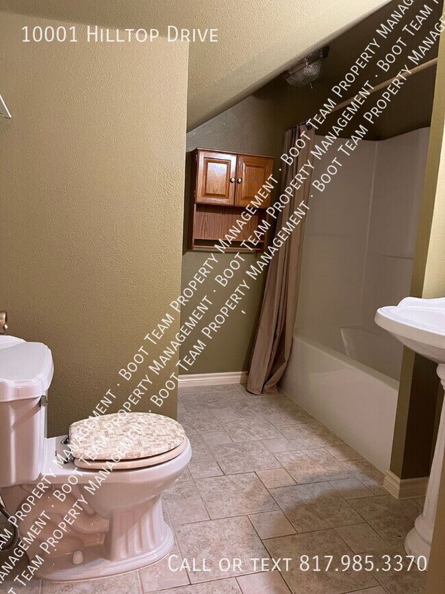 Building Photo - 10001 Hill Top Dr