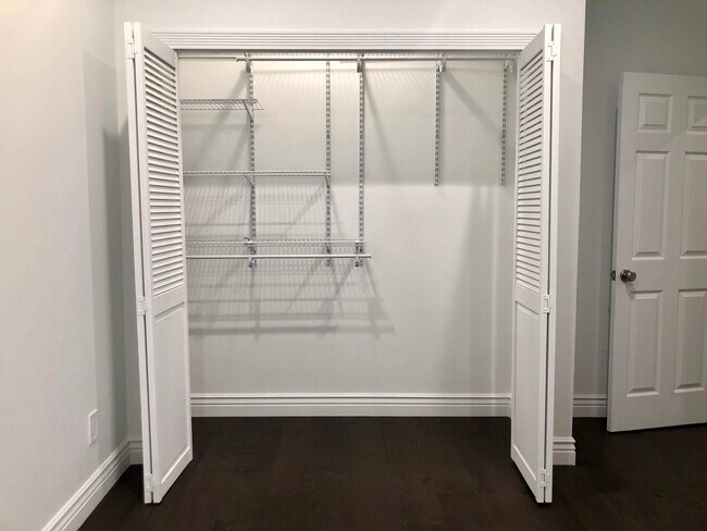 Building Photo - 2406 Clay St