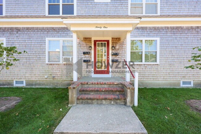 Building Photo - 91 Louis St