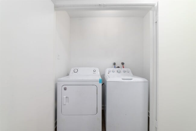 Building Photo - 17003 Summer Dew Ln