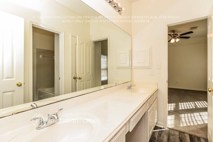 Building Photo - 2227 Lazy Trail Path Ct