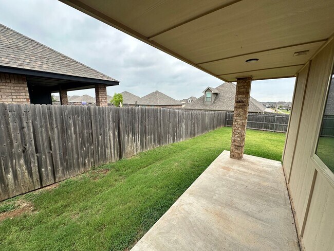 Building Photo - 4 Bed, 2 Bath Home for Rent in Edmond (Dee...