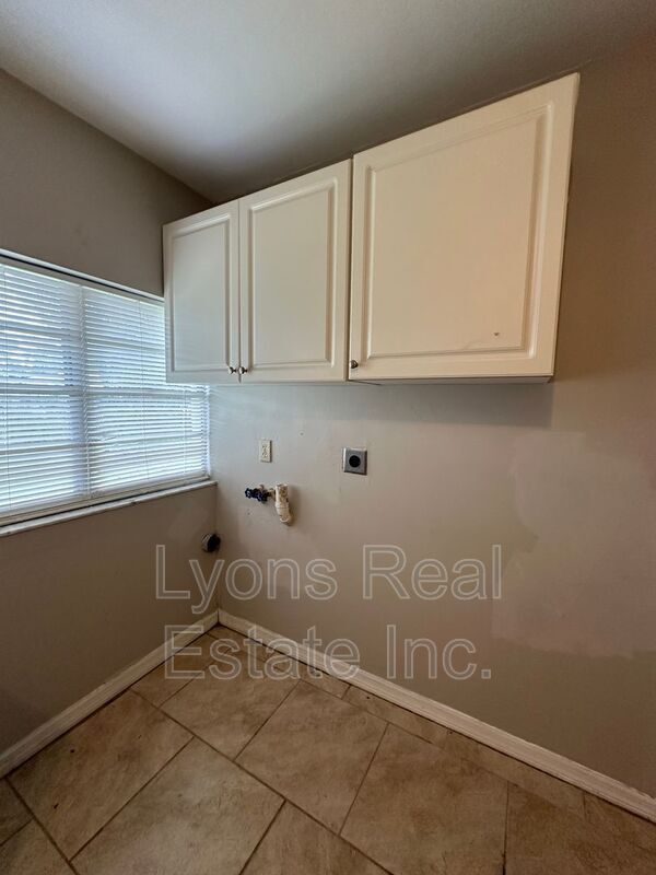 Building Photo - 2210 Cantor Ln