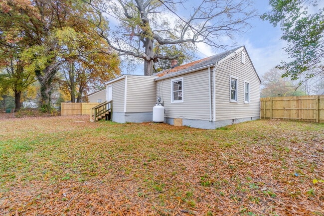 Building Photo - 624 Effingham Dr